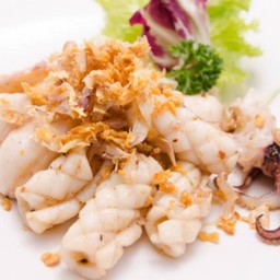 ปลาหมึกทอดกระเทียม