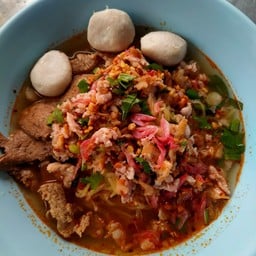 เจ๊แดงก๋วยเตี๋ยวกรมชล