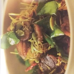 หมูทอดใบมะกรูด