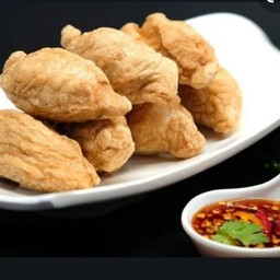 ลด 15% (ถาดยักษ์) ลูกชิ้นปลาระเบิด  พร้อมน้ำจิ้มแซ่บๆ