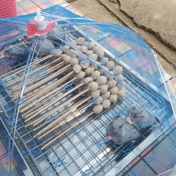 ลูกชิ้นหมูจิ๋วลำปางไม้ละ 2บาท