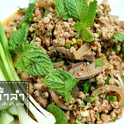 หมูสดมันน้อย สับละเอียดพอดีทาน
ลวกผ่านน้ำร้อนให้นุ่ม เคล้าเครื่องปรุง
สุดลำ   
