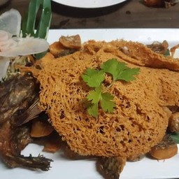 ปลานิลเต๋ายำมะม่วง