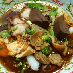 ก๊วยจั้บน้ำข้นสูตรชายเล็กตลาดอ่างทอง แซ่บคักคัก ก๋วยเตี๊ยวชามยัก