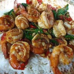 ข้าวผัดกระเพรากุ้ง