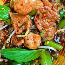 แม่ศรีก๋วยเตี๋ยวเรืออยุธยา&ลูกชิ้นปิ้ง