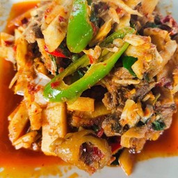 ผัดเผ็ดหน่อไม้ดองไก่บ้าน