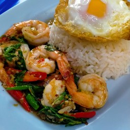 กะเพรากุ้งราดข้าวไข่ดาว