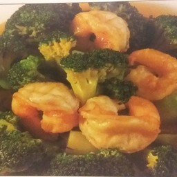 บร๊อคโคลี่ปลาเค็มกุ้งสด