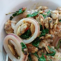 ข้าวกะเพราหอยลาย+หมึก