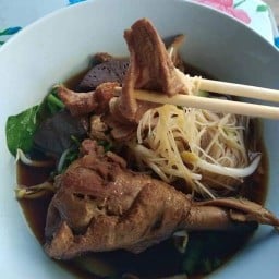 ก๊วยเตี๊ยวตุ๋นยาจีน  เฮียจ่อย