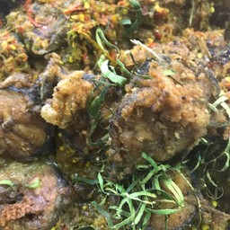 ผัดเผ็ด ปลาดุกทอดกรอบ