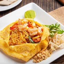 ผัดไทยห่อไข่พระนคร
