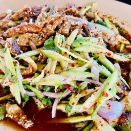 ยำมะม่วงปลากรอบ ปลาร้า