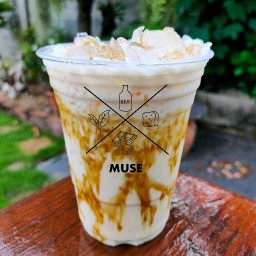 MUSE นมสด และขนมปังปิ้ง