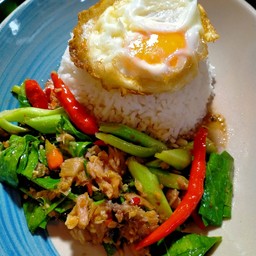 คะน้าปลาเค็มราดข้าวไข่ดาว
