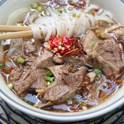 Pho Nua Tun เฝอเนื้อตุ๋นน่องลาย