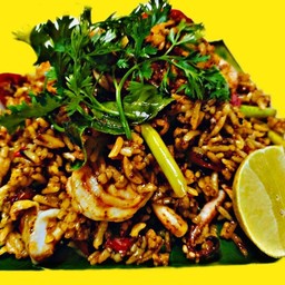 ข้าวผัดโป๊ะแตกทะเล