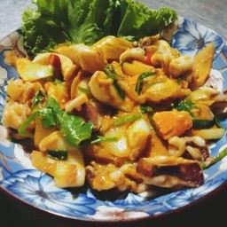 หมึกผัดไข่เค็ม