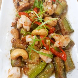 ผัดมะเขือยาวใส่กุ้ง