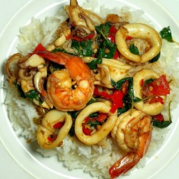 กะเพราทะเลราดข้าว