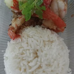 ข้าวราดกุ้ง ทอดกระเทียม