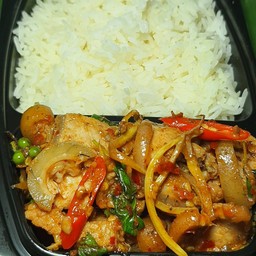 ผัดเผ็ดหมูป่าราดข้าว