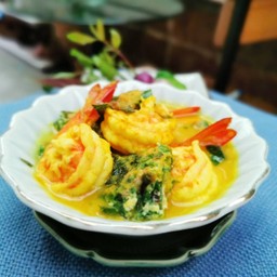 แกงส้มใบเหลียงทอดไข่ + กุ้ง