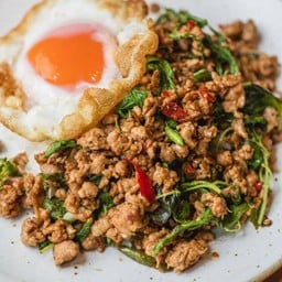 ข้าวกระเพรา ไข่ดาว