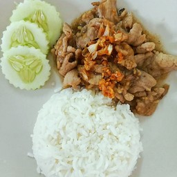 ข้าวราดหมู ทอดกระเทียม