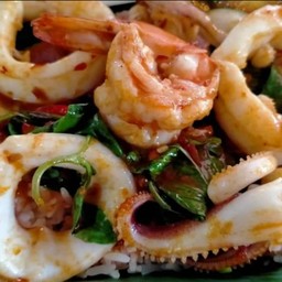 ผัดพริกเผาทะเลราดข้าว