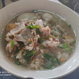 รัศมีรสเด็ดก๋วยเตี๋ยวหมูต้มยำ(ถนนประชาทร)