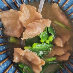 ราดหน้าหมูนุ่ม เส้นใหญ่ผัด