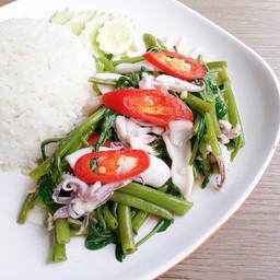 ผักบุ้ง ปลาหมึก