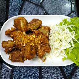 ซี่โครงหมูทอดกระเทียม