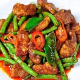 ผัดพริกแกง (กับข้าว)