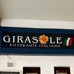 Girasole Ristorante Italiano ร้านอีตาเลียน จีราโซเล่ กาดกลางเวียง