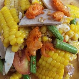 ยำข้าวโพดหมูยอ