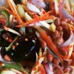 ยำมะม่วงไข่เยี่ยวม้า