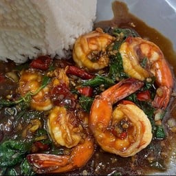 ข้าวกะเพรากุ้ง