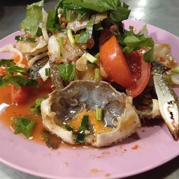 ยำปูม้าไข่ดองน้ำปลา
