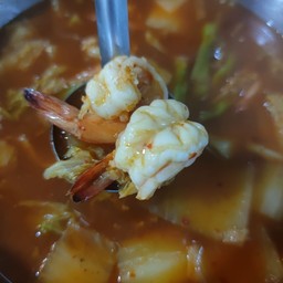 แกงส้มกุ้งสด