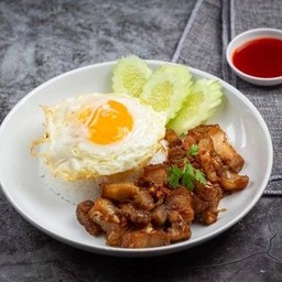 ข้าวหน้าไข่คั่วกระเทียม