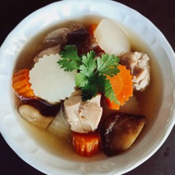 ต้มไชเท้าไก่เห็ดหอม