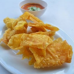 ยำเกี๊ยวกรอบ