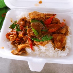 ผัดพริกแกง