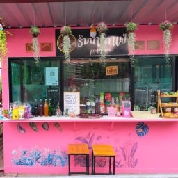 ริมน้ำคาเฟ่ ข้าวกระเพรา+ไข่ข้น ไก่เทอริยากิ ลูกชิ้นทอด