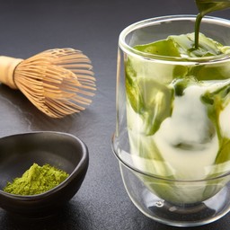 ICED MATCHA GREEN TEA LATTE