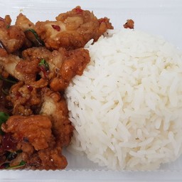 ข้าวผัดกะเพราไก่กรอบ