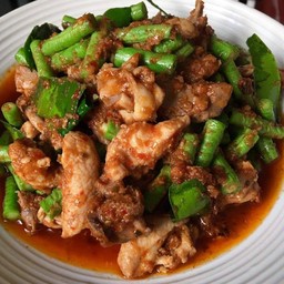 ผัดพริกแกง (กับข้าว)
